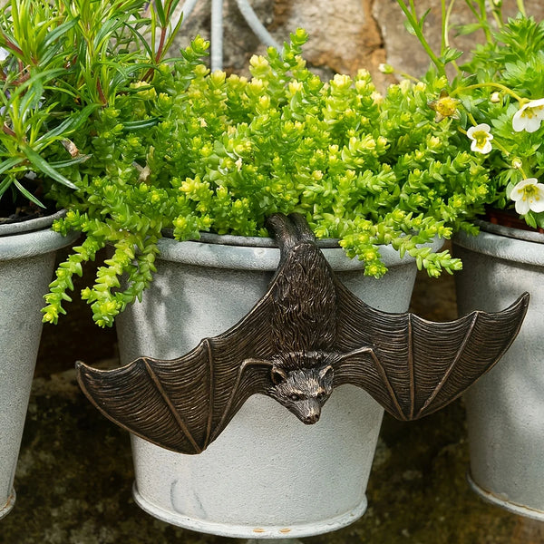 NOCTURA Fledermaus Figur | Resin Skulptur | Garten- & Wohn-Deko | Wetterfest
