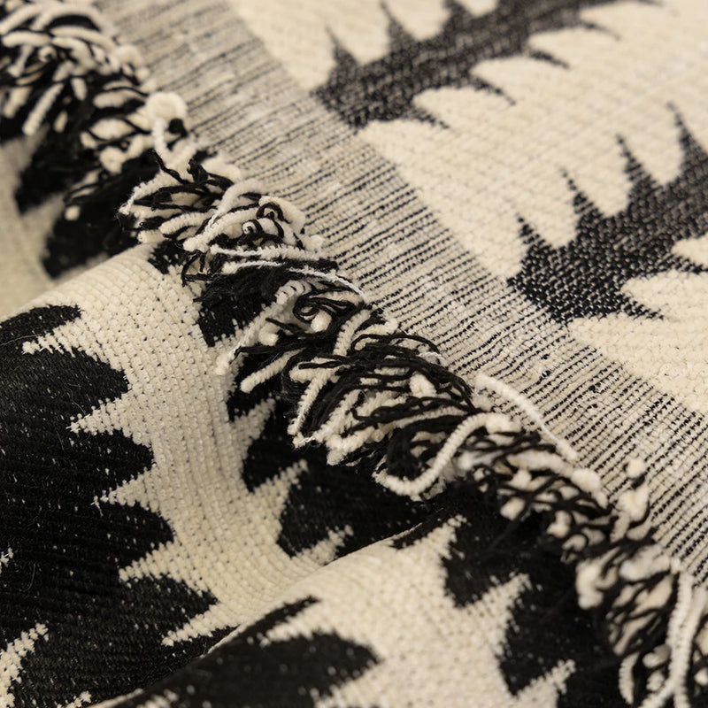 Chenille Sofa-Decke NordicTassel | Mit Fransen | Allround-Wohn- & Kuscheldecke | Für alle Jahreszeiten