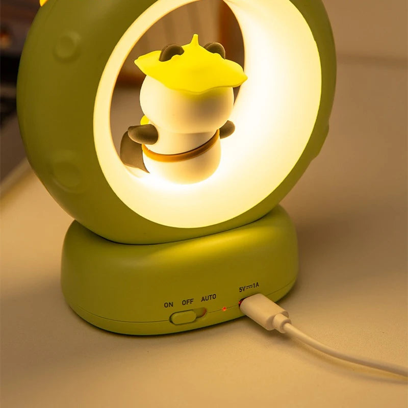 Cosmiboo Panda Astronaut Nachtlicht für Kinder | Weiches LED-Licht & Augenschutz | USB Aufladbar | Silikonlampe mit Akku