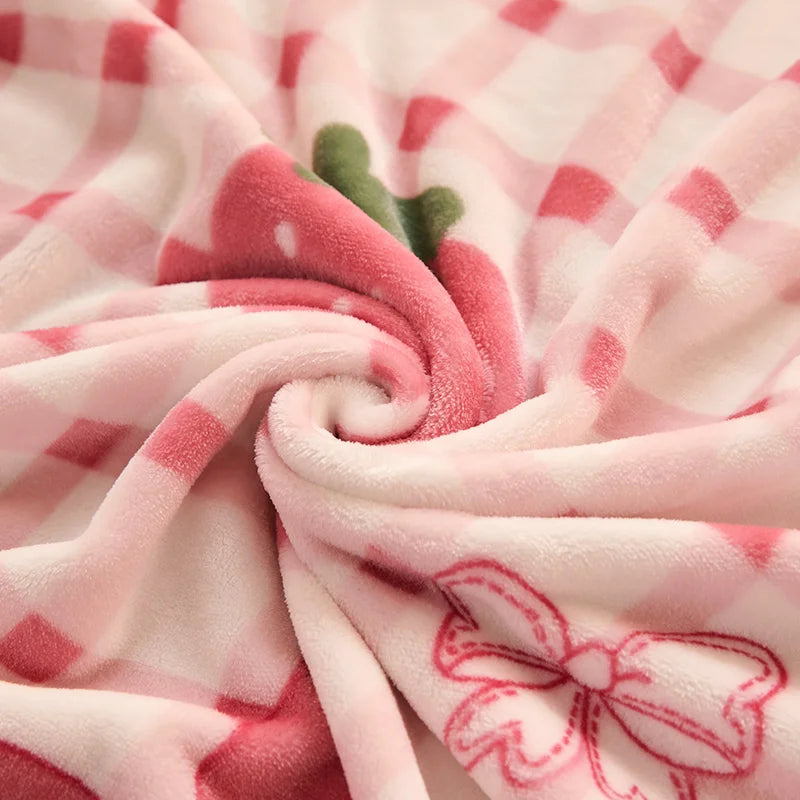 Flanell-Decke BerryDream | Erdbeer Cartoon Design | Flauschig & Warm