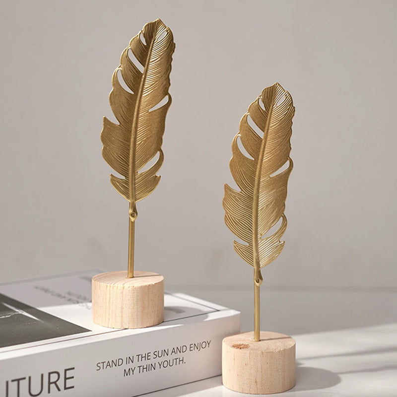 Ginkgo Elegance Dekofigur | Goldene Blatt-Skulptur aus Metall | Wohn- & Bürodekoration