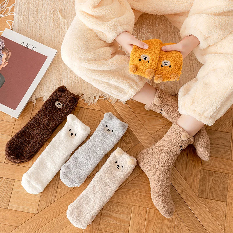CosyPaws Damen Kuschelsocken | Flauschig & Warm | 3D Bären-Design | Weiche Haussocken im Japanisch-Koreanischen Stil