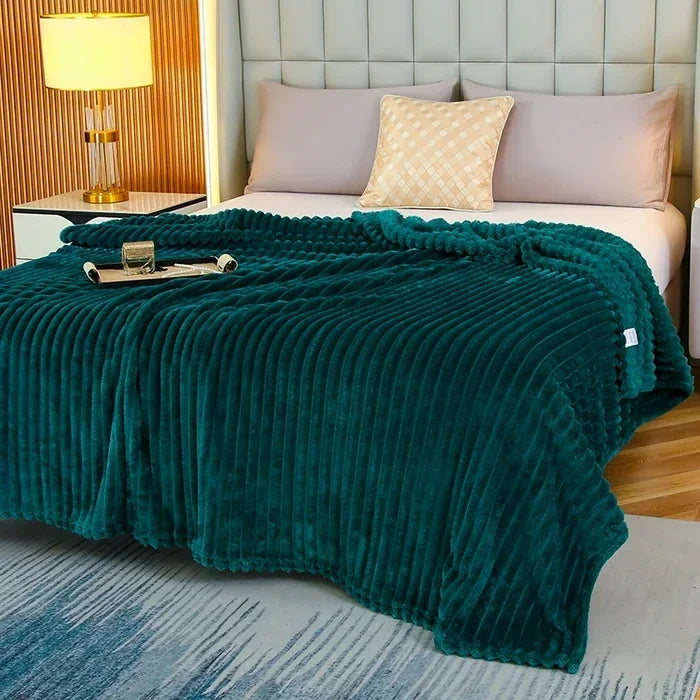 Flauschdecke SoftHaven | Gestreiftes Flanell | Extra Weich & Warm | Für Sofa, Bett & Reisen