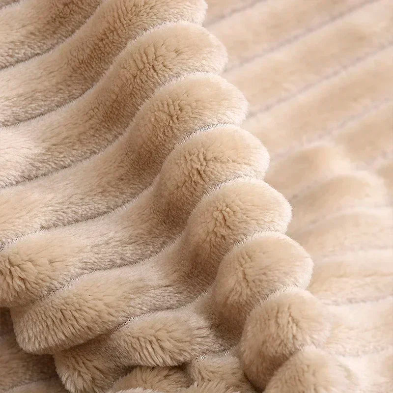 Flauschdecke SoftHaven | Gestreiftes Flanell | Extra Weich & Warm | Für Sofa, Bett & Reisen