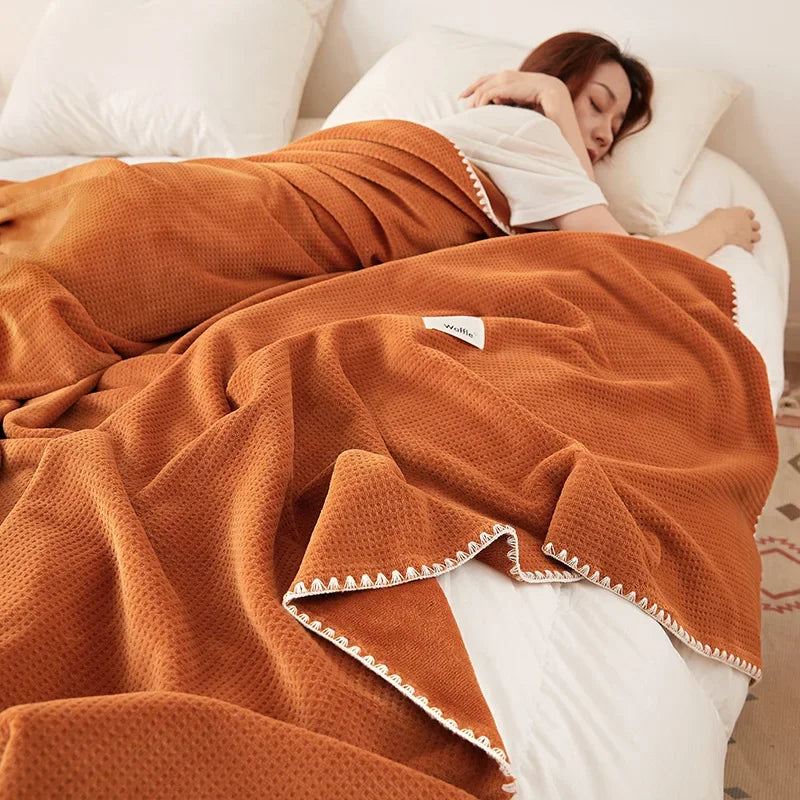 Velvéra Waffeldecke aus Milchsamt | Leichte Luxusdecke für Sofa & Bett | Sommerdecke & Überwurf | Weich, Atmungsaktiv & Stilvoll