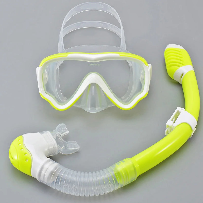 AquaJuni Kinder Tauchmaske mit Schnorchel | Anti-Beschlag & Auslaufsicher | Gehärtetes Glas & Silikon | Für Jungen & Mädchen 7–15 Jahre