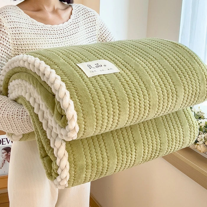 Wohndecke WarmHug | Flauschiges Flanell | Kariertes Design | Für Sofa & Bett | Vier Jahreszeiten