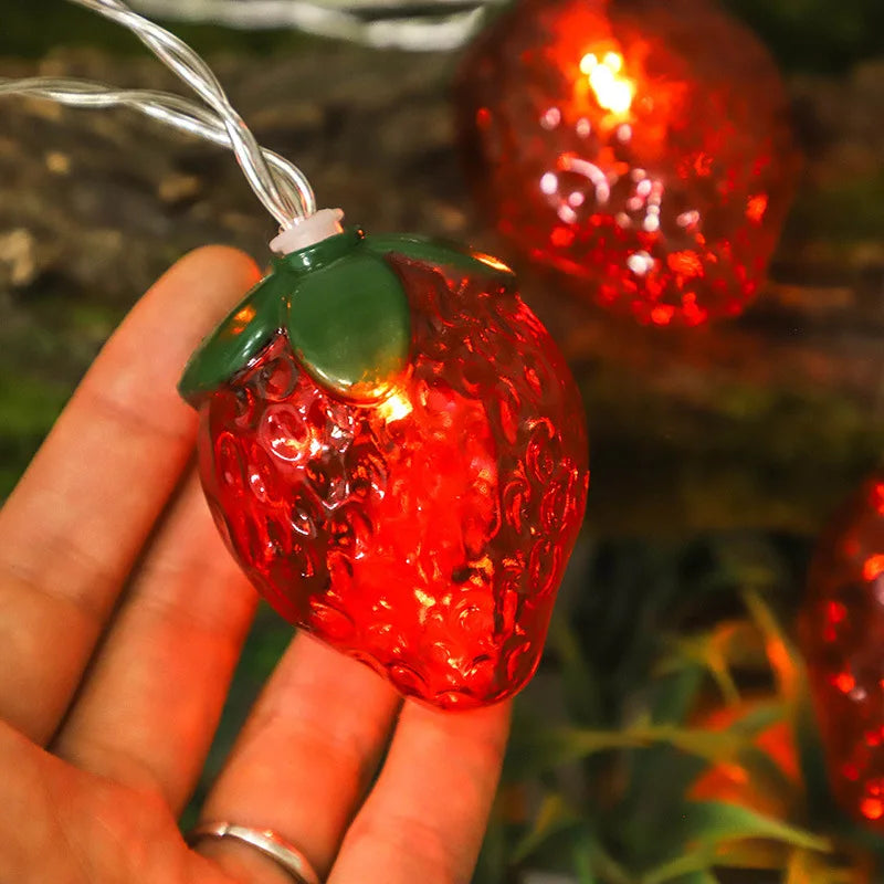 Erdbeer-Lichterkette BerryGlow | 2 Größen | LED-Deko-Lichter für Zuhause, Party & Feiertage | Warmweiß