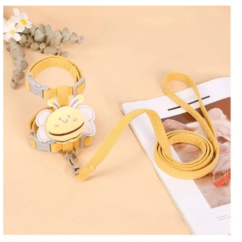 BeeWalk | Verstellbares Geschirr-Set mit Leine & Halsband | Doppellagiges Design im Cartoon-Bienen-Look | Für Katzen & kleine Hunde