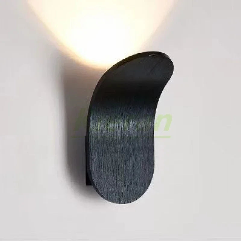 SkandiGlow Wandleuchte | LED Skateboard-Design | Modern & Kreativ