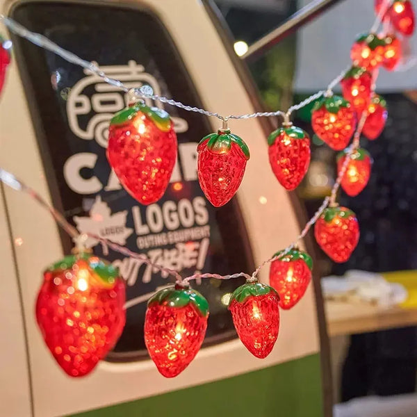 Erdbeer-Lichterkette BerryGlow | 2 Größen | LED-Deko-Lichter für Zuhause, Party & Feiertage | Warmweiß