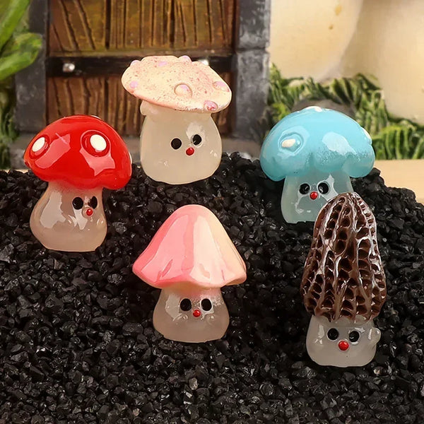 Mycoria Mini-Pilze 6er-Set | Leuchtende Dekofiguren | Harz | Für Feengarten, Mooslandschaften & Puppenhaus