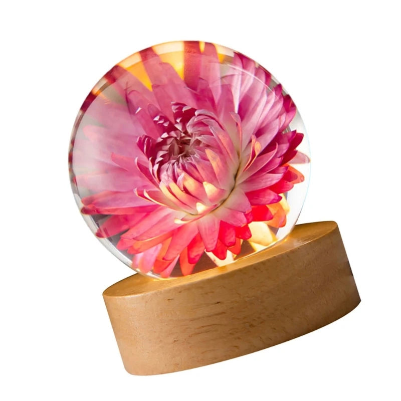 Kristallkugel Lampe | Mit Blumenmuster | Warmes Stimmungslicht & Deko | Resin & Holz | 6 cm