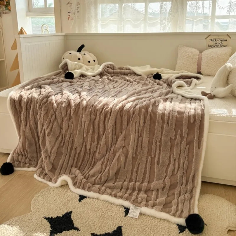 Lapinora Winterdecke | Winterdecke Jacquard | Hasenfell-Optik mit Bommel | Dick & Weich | Für Sofa, Büro & Schlafzimme