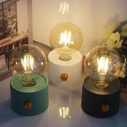 Glowvana LED Nachtlicht Retro-Glühbirne | Warmweißes Licht | Batteriebetrieben oder Wiederaufladbar | Für Kinderzimmer, Flur & Schreibtisch | 14,5 x 8,2 x 8,2 cm