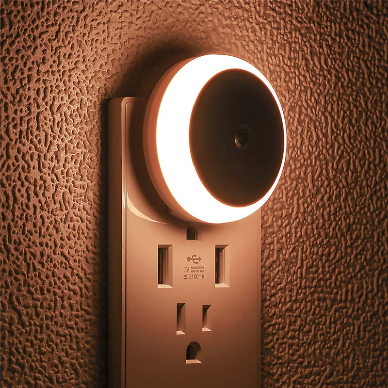NOXORA LED-Nachtlicht | Dämmerungssensor & Automatische Dimmung | Steckdosenlicht | Warmweiß