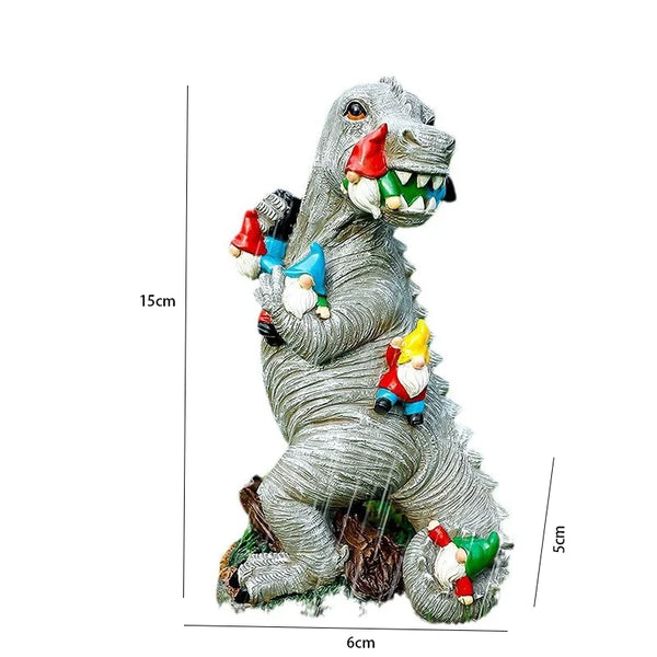 DinoCharm | Dino & Gartenzwerg Statue | Lustige Gartendeko | Resin Figur für Außen- & Innendekoration