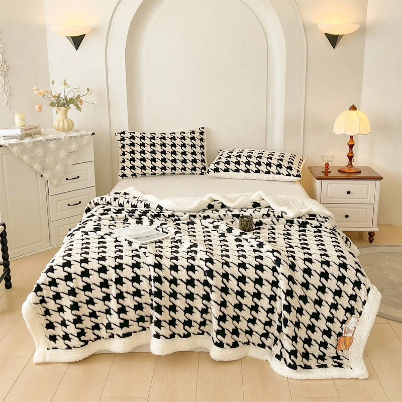 Lambiva Kuscheldecke aus Lammfellimitat | Zweilagig & Extra Warm | Samtweich für Sofa, Bett & Wintertage | Verschiedene Größen