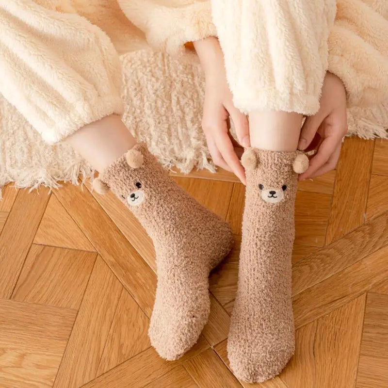 CosyPaws Damen Kuschelsocken | Flauschig & Warm | 3D Bären-Design | Weiche Haussocken im Japanisch-Koreanischen Stil