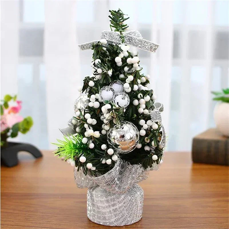EverJoy | Mini Weihnachtsbaum Tischdekoration | Künstlicher Tannenbaum mit Stofffuß | 20 cm