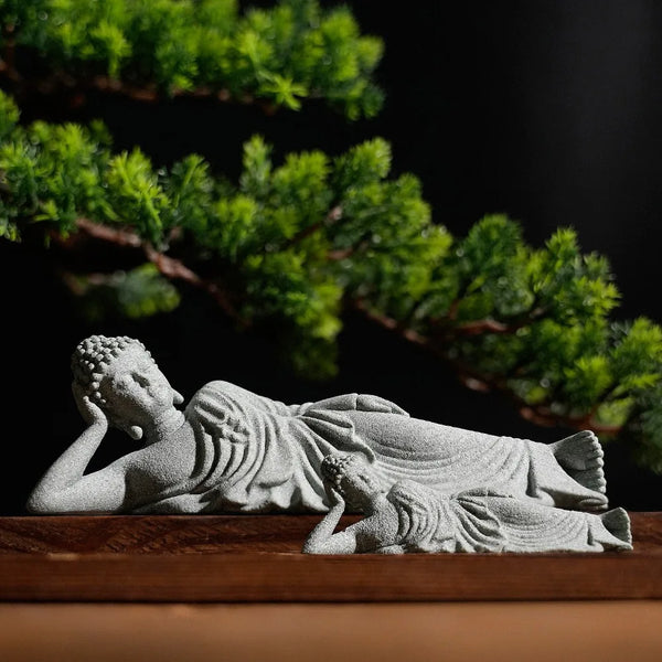 SERENYA Liegender Buddha | Handgefertigte Sandsteinfigur | Feng Shui Symbol für Ruhe & Glück | 9–18 cm