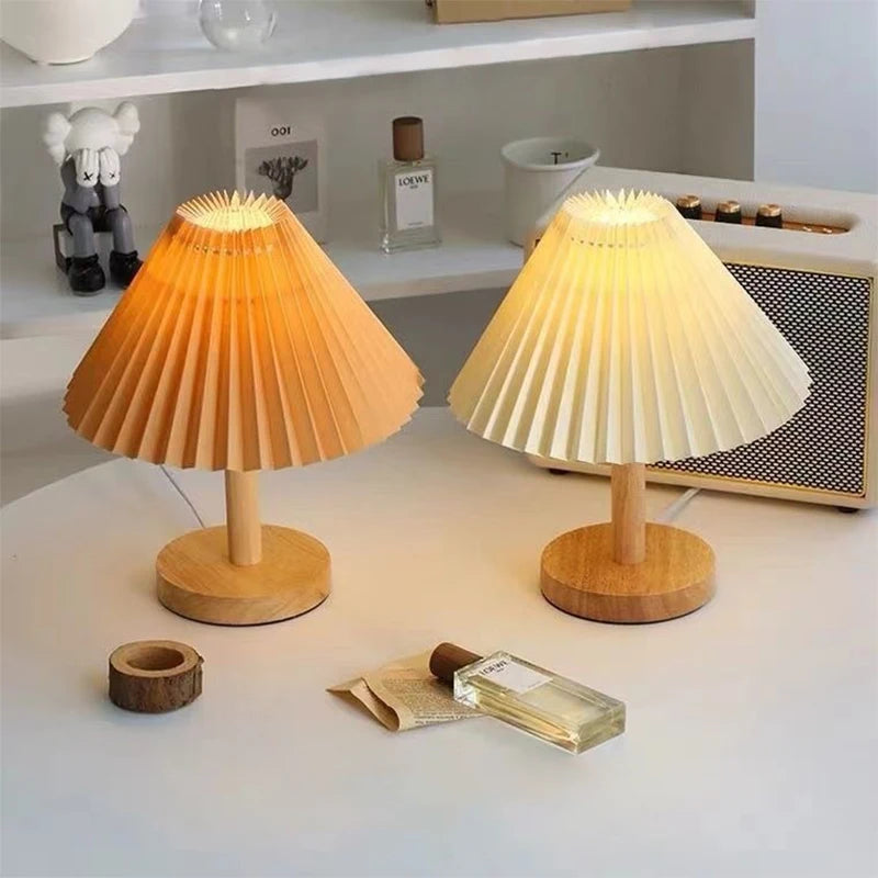 Nordic Pleat Tischlampe | Faltbares Design & Stoffschirm | USB/220V | 5W