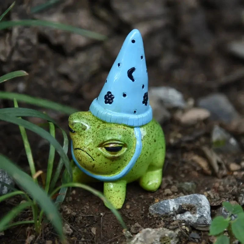 Frolico | Froschfigur mit Partyhut | Lustige Gartendeko | Handgefertigte Statue für Hof & Wohnzimmer