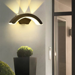 LumiVera LED Wandleuchte | Warmweißes Licht | 10W | Für Innen & Außen | Schwarz