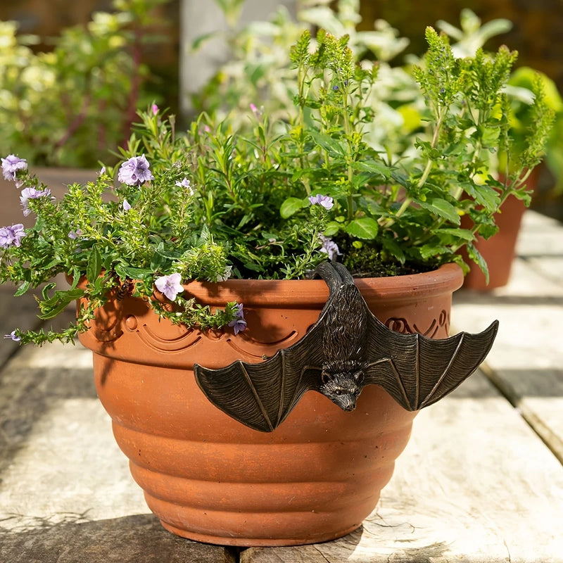 NOCTURA Fledermaus Figur | Resin Skulptur | Garten- & Wohn-Deko | Wetterfest