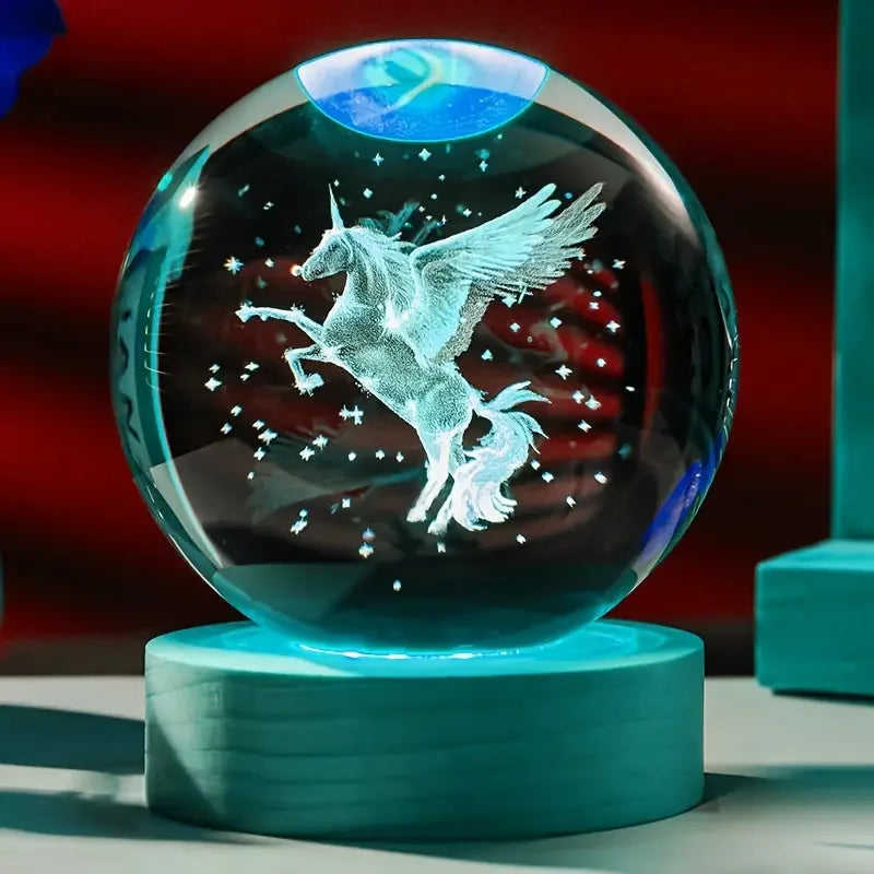 Lunoria Kristallkugel Einhorn | 3D-Lasergravur mit LED-Holzsockel | Stimmungslicht & Geschenkidee | Ø 8 cm