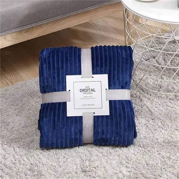 Flauschdecke SoftHaven | Gestreiftes Flanell | Extra Weich & Warm | Für Sofa, Bett & Reisen