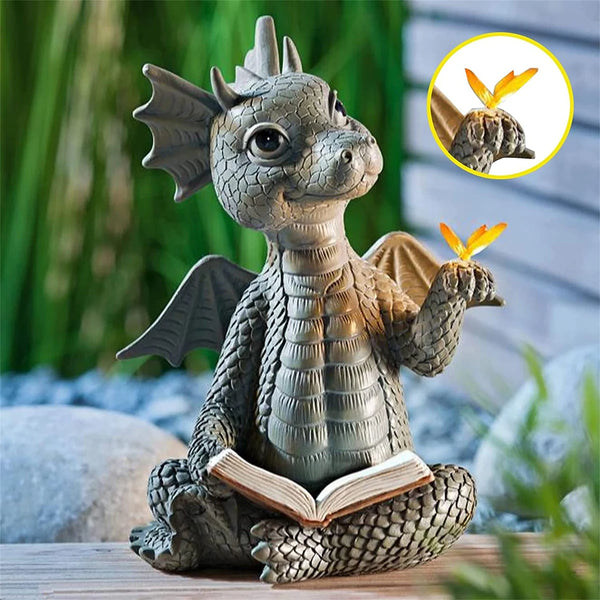 Drachenfigur mit Buch | Handbemalt & Wetterfest | Resin Skulptur | 9 × 7 × 10 cm
