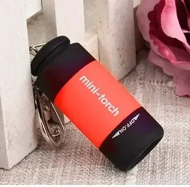 Luminexo Mini LED-Taschenlampe mit Schlüsselanhänger | USB-Aufladung | Wasserdicht & Ultraleicht | 5,2 × 2,1 cm