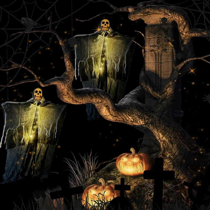 Halloween Deko GloomyGhost | Leuchtender Schädel-Geist | Hängende Figur mit LED | 57 × 80 cm