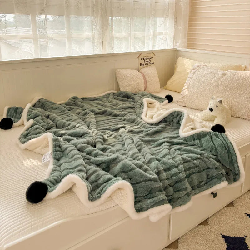 Lapinora Winterdecke | Winterdecke Jacquard | Hasenfell-Optik mit Bommel | Dick & Weich | Für Sofa, Büro & Schlafzimme