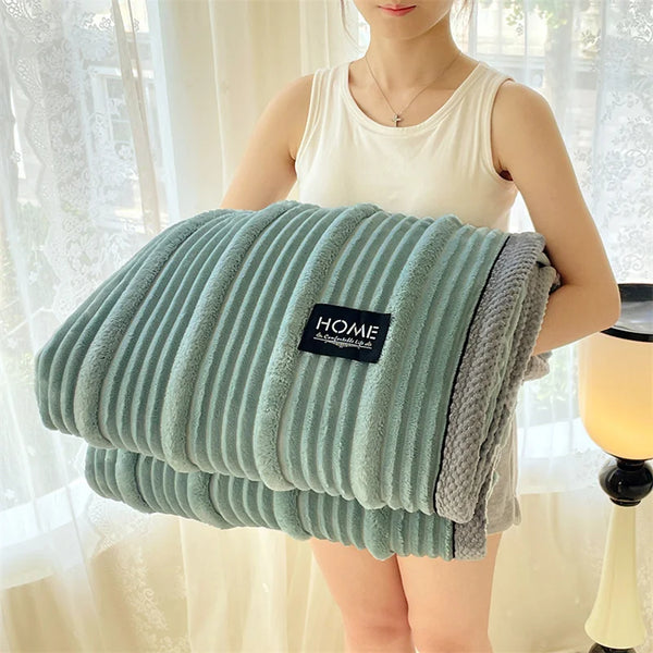 Flauschdecke VeluStripe | Imitiertes Kaninchenfell | Gestreift & Ultraweich | Für Sofa, Bett & Büro