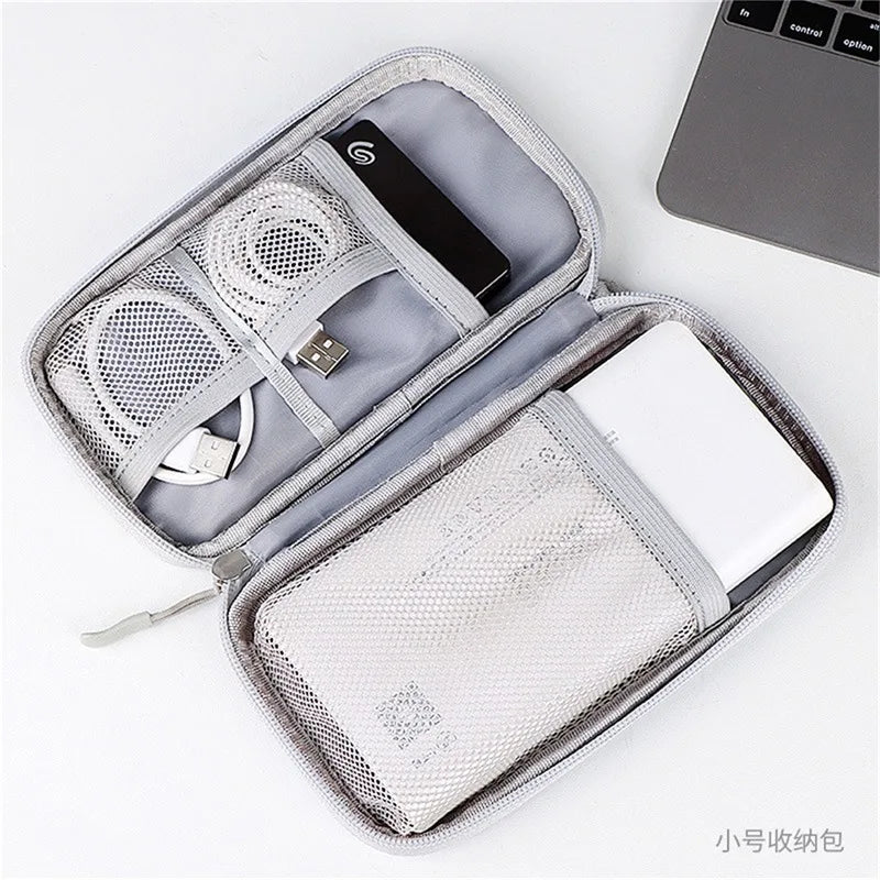 TechTidy TravelSafe Kabel Organizer Tasche | Wasserdicht & Kompakt | Für Reisen & Elektronik-Zubehör | In M & L erhältlich