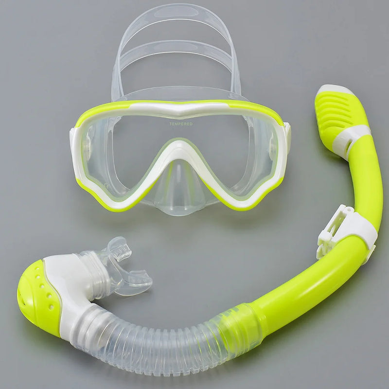 AquaJuni Kinder Tauchmaske mit Schnorchel | Anti-Beschlag & Auslaufsicher | Gehärtetes Glas & Silikon | Für Jungen & Mädchen 7–15 Jahre