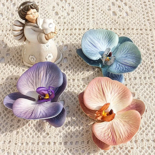 3D Deko-Blüte Floriva Orchidea | Große künstliche Schmetterlings-Orchidee aus Silikon-Baumwolle | 10 × 11 cm | Für Deko, Geschenke & Haarschmuck