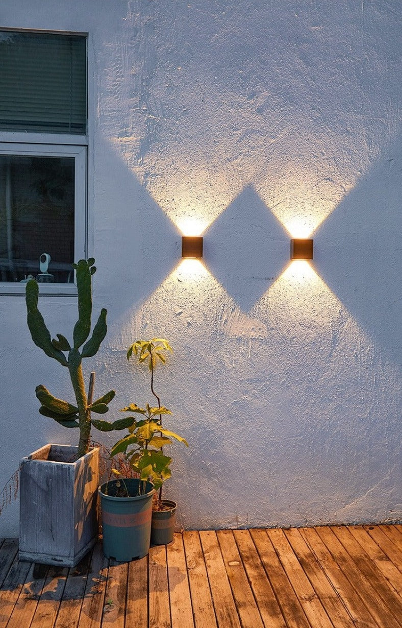 Solar Wandleuchte LUNORA | Mit Dämmerungssensor | Wetterfest IP65 | Warm- & Kaltlicht | 10,5x6 cm