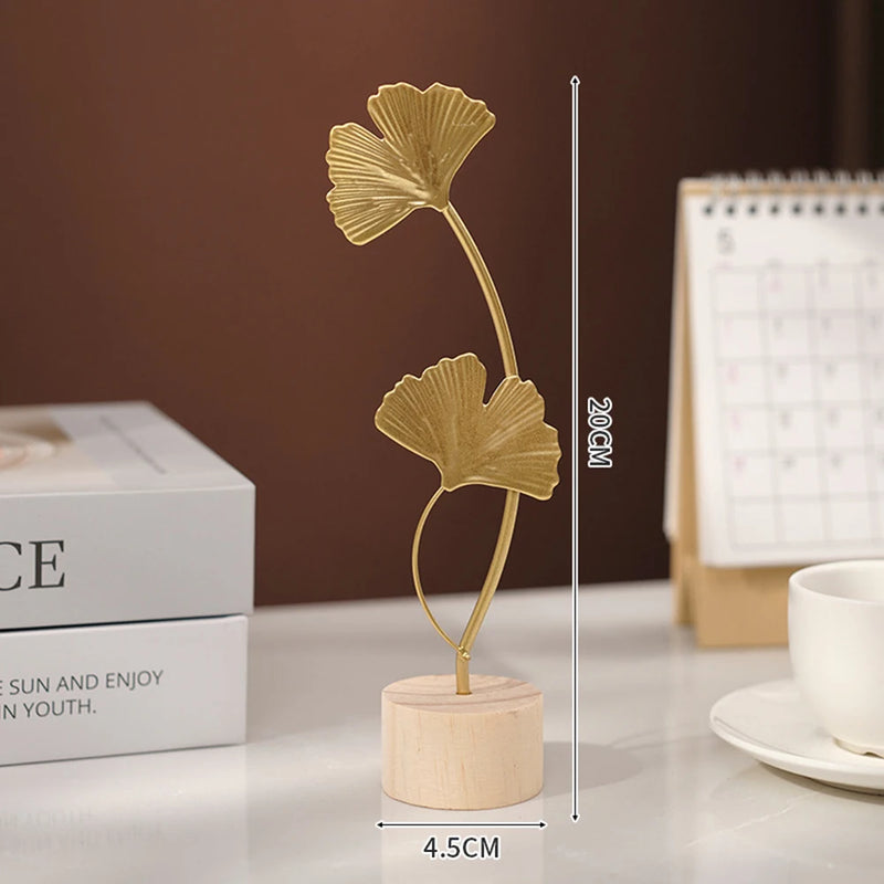 Ginkgo Elegance Dekofigur | Goldene Blatt-Skulptur aus Metall | Wohn- & Bürodekoration