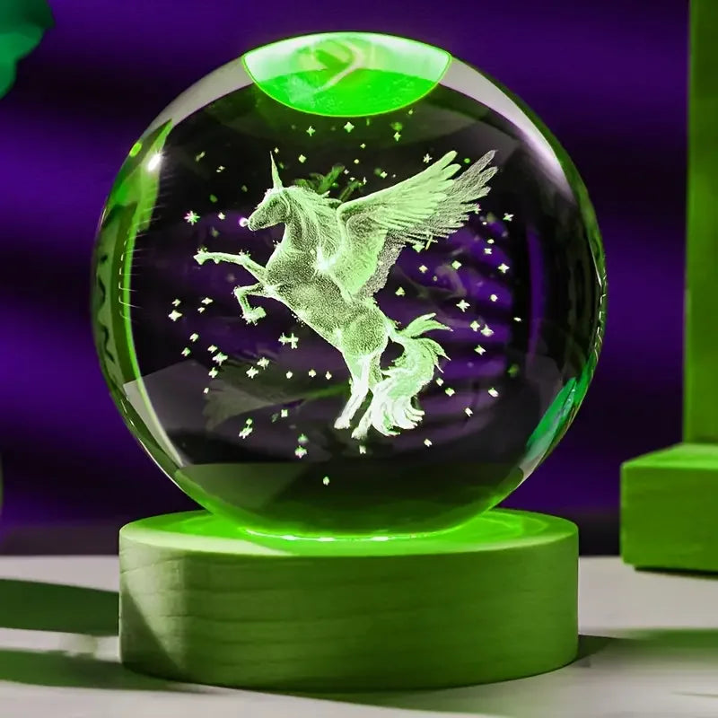 Lunoria Kristallkugel Einhorn | 3D-Lasergravur mit LED-Holzsockel | Stimmungslicht & Geschenkidee | Ø 8 cm