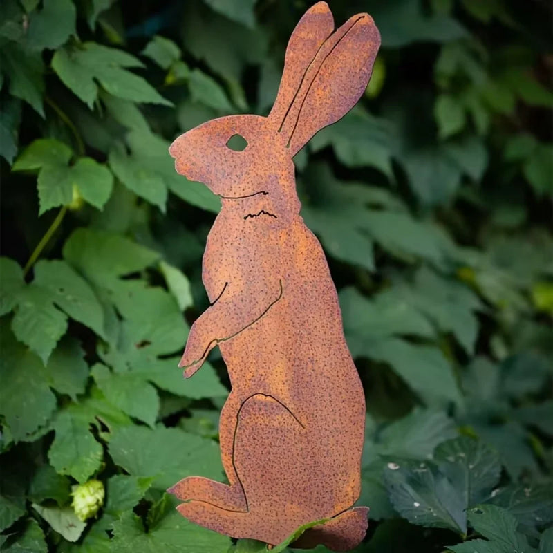 Gartenstecker RustHopper | Metall-Hase im Rostlook | Ländlicher Deko-Charme | Für Garten, Ostern & Weihnachten
