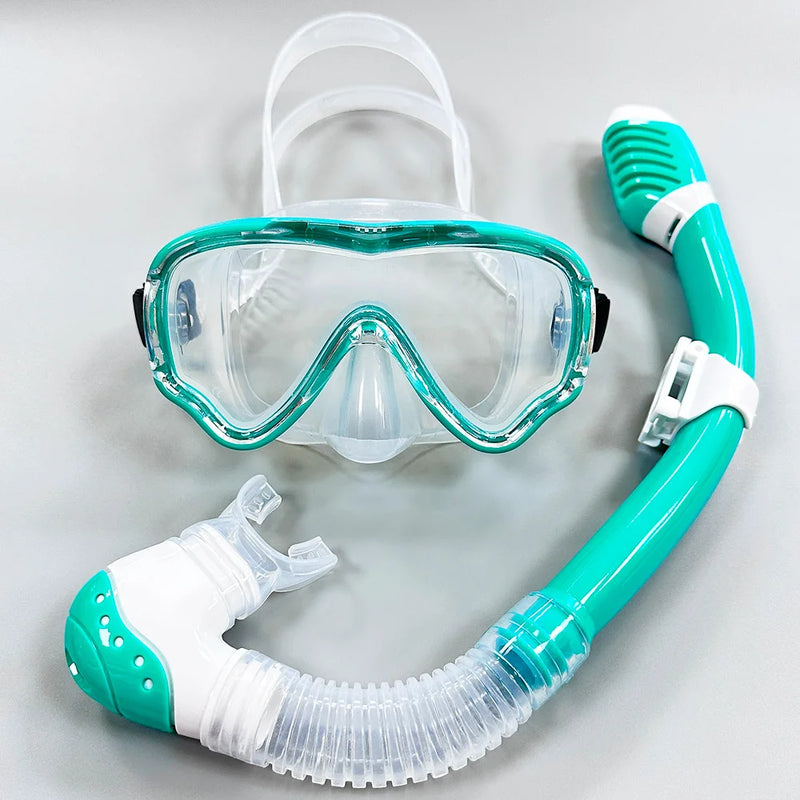 AquaJuni Kinder Tauchmaske mit Schnorchel | Anti-Beschlag & Auslaufsicher | Gehärtetes Glas & Silikon | Für Jungen & Mädchen 7–15 Jahre