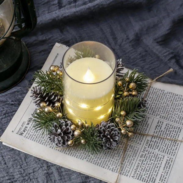 NordicPine Candle Ring | Weihnachts-Kerzenkranz mit Kiefernzapfen & Beeren | Rustikaler Tannennadelkranz | Festliche Tischdekoration