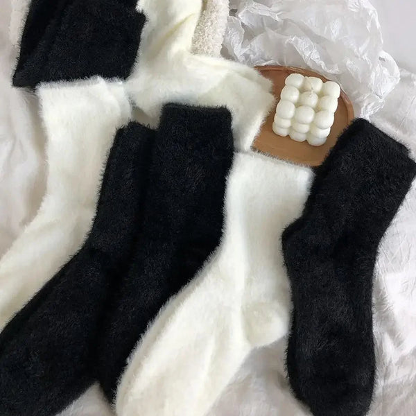 SamtNest Unisex Kuschelsocken | Nerz-Samt & Coral-Fleece | Extra Dick & Warm | Schwarz & Weiß | Winter