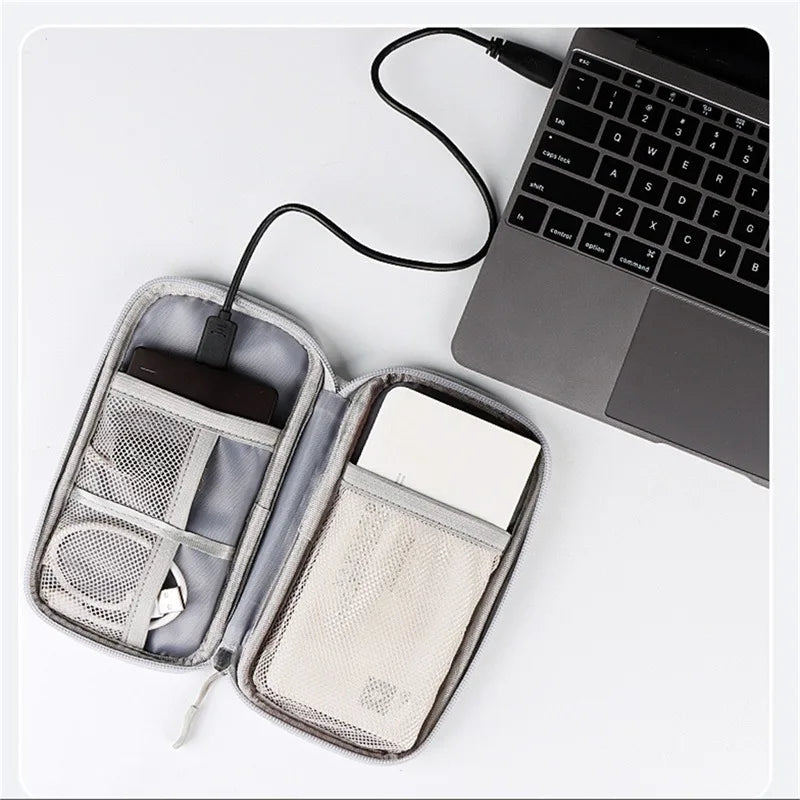 TechTidy TravelSafe Kabel Organizer Tasche | Wasserdicht & Kompakt | Für Reisen & Elektronik-Zubehör | In M & L erhältlich