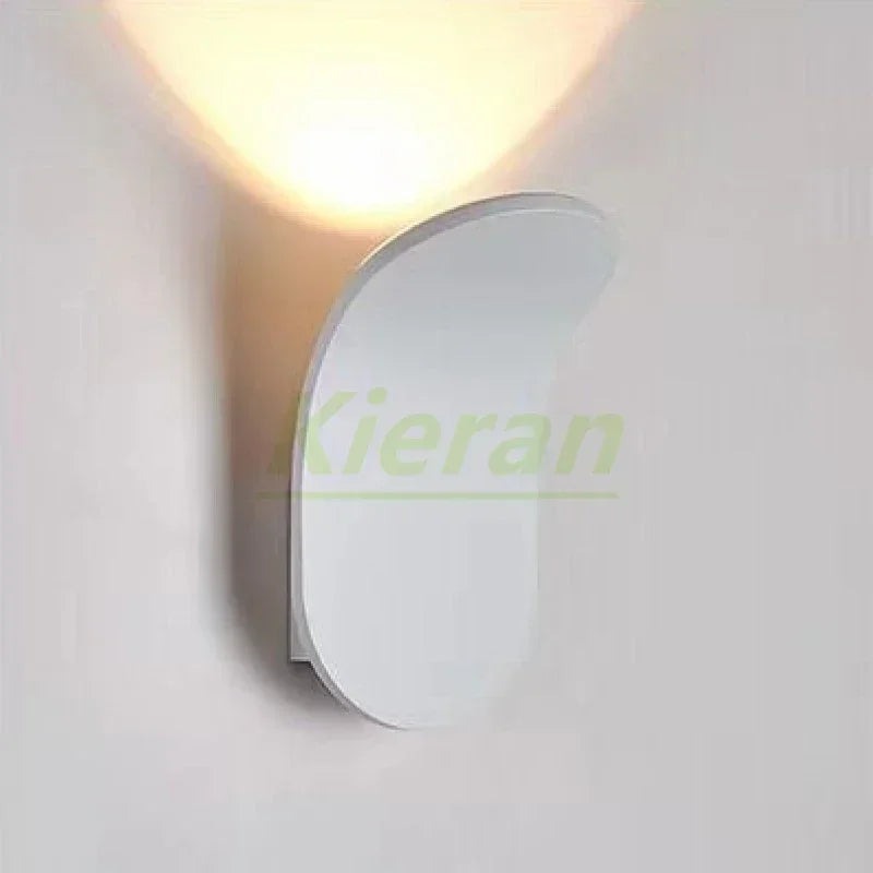 SkandiGlow Wandleuchte | LED Skateboard-Design | Modern & Kreativ