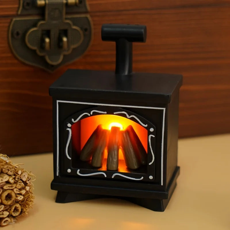 Minoria Puppenhaus Kamin Miniatur | Mit Leuchteffekt | 1:12 Maßstab | Weihnachts- & Wohn-Deko | 7 × 4,9 cm