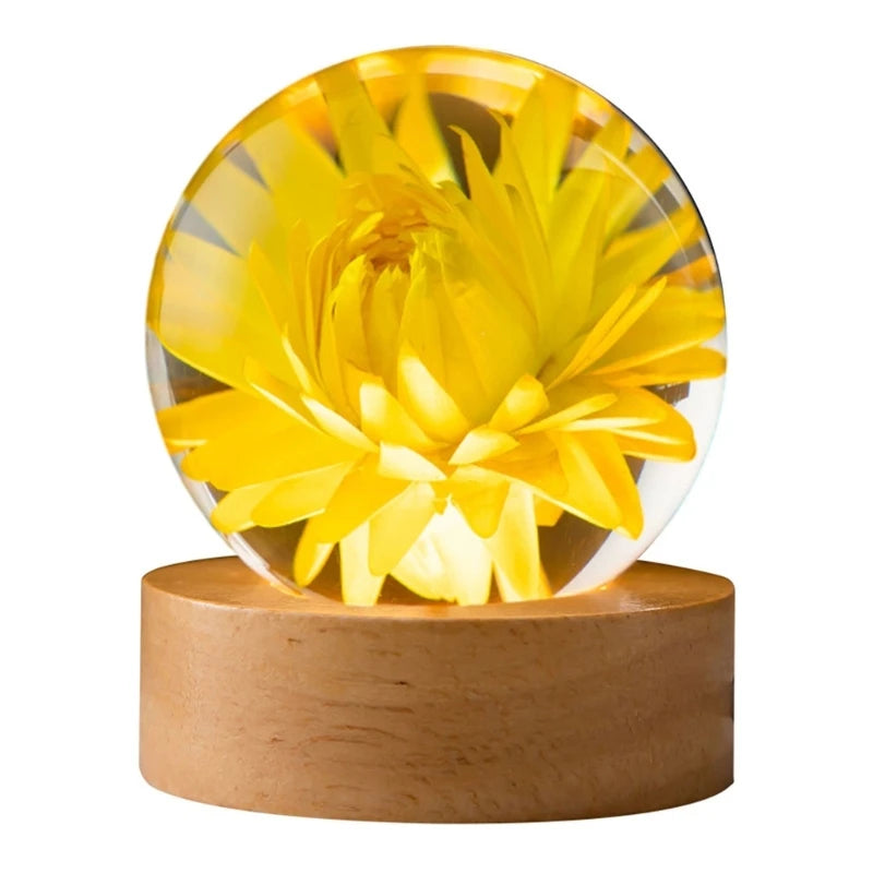 Kristallkugel Lampe | Mit Blumenmuster | Warmes Stimmungslicht & Deko | Resin & Holz | 6 cm
